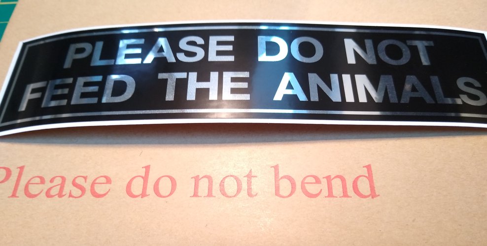 PLEASE DO NOT FEED THE ANIMALS